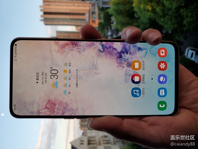 翻轉(zhuǎn)三攝加持 -Galaxy A80評測
