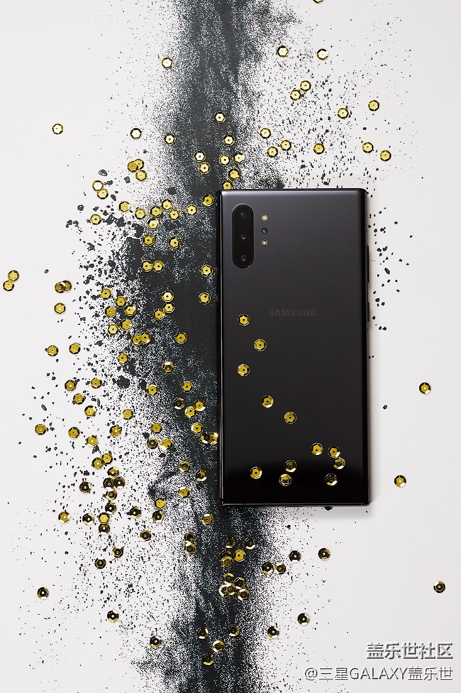 五彩斑斕，黑與白