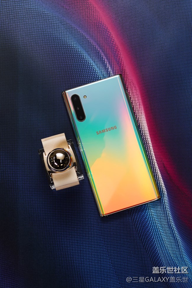 五彩斑斕，黑與白