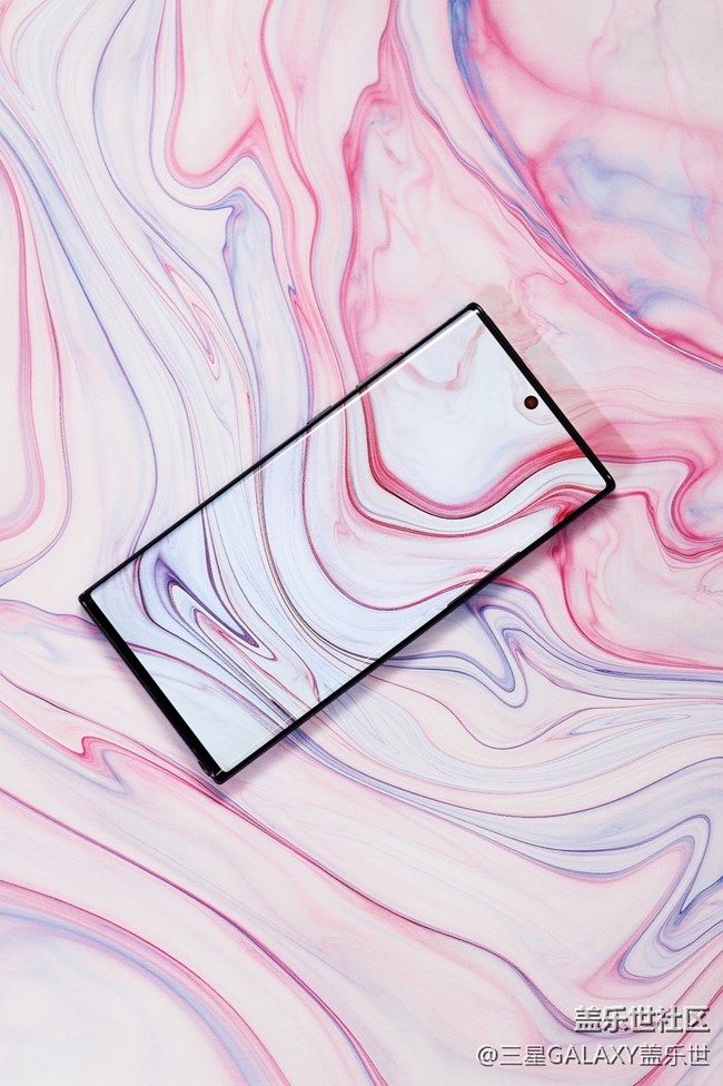 五彩斑斕，黑與白