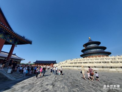 美景與美人同在