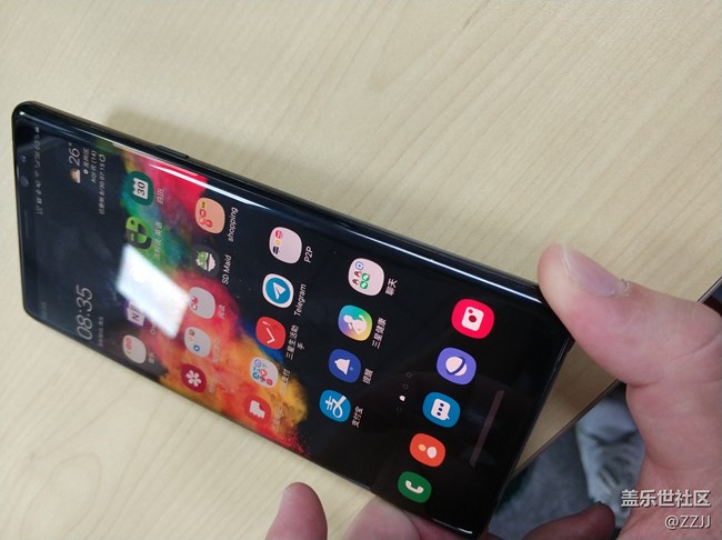 突然發(fā)現(xiàn)屏幕右下角出現(xiàn)了一個黑點消不了，