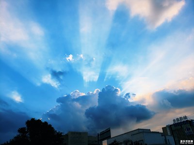 【天邊的云】+云隙之光