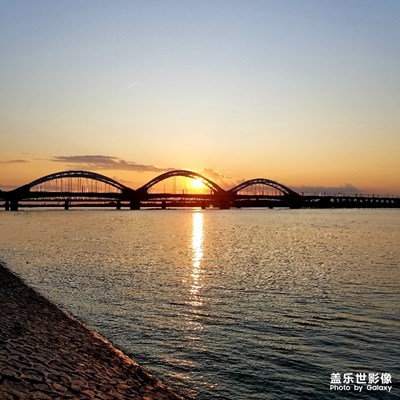 初夏和初秋的夕陽(yáng)