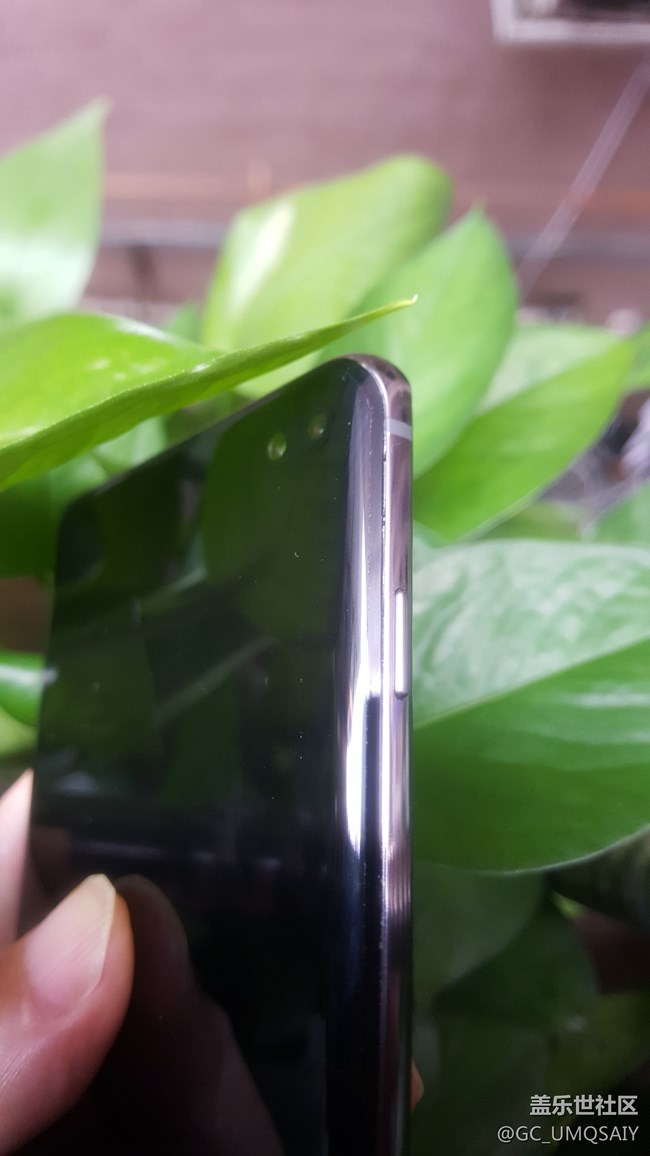 這么大的縫，售后會換屏嗎