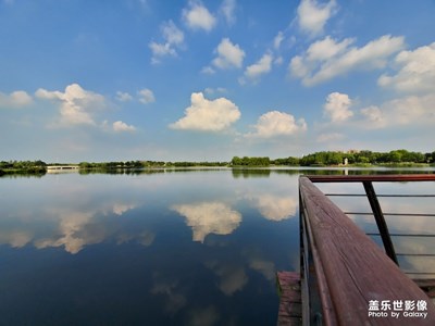 藍(lán)藍(lán)的天空白云飄
