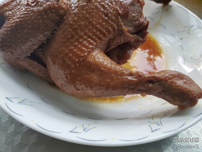 實(shí)驗(yàn)用的五香鹵水鹵制的西裝雞