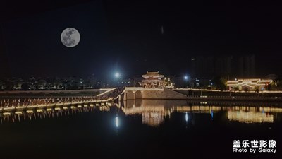 月是故鄉(xiāng)明