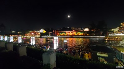 夜游秦淮河