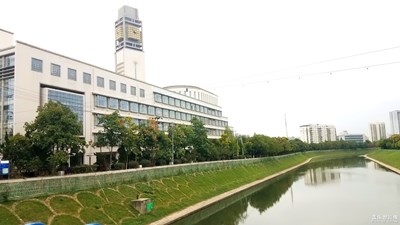 另一個(gè)角度的市圖書館