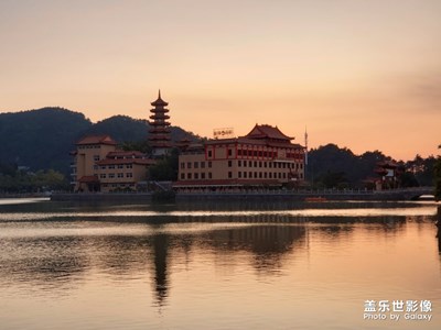 高山上的湖泊