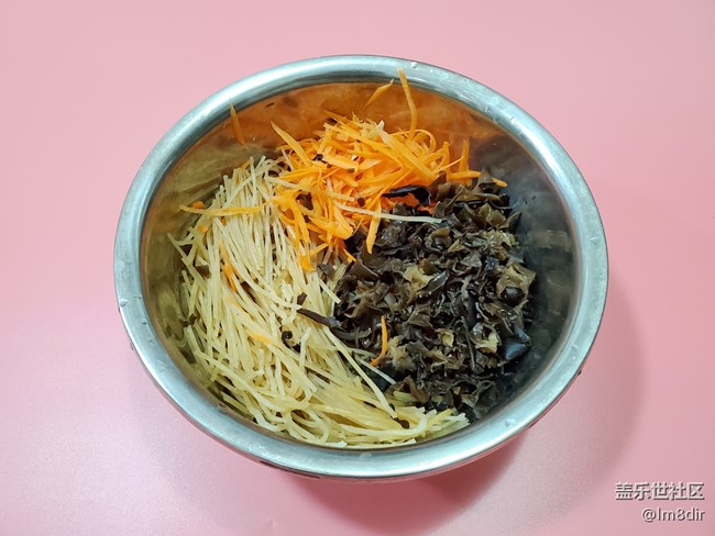 第一次嘗試不一樣的粉絲包，還蠻好吃的。