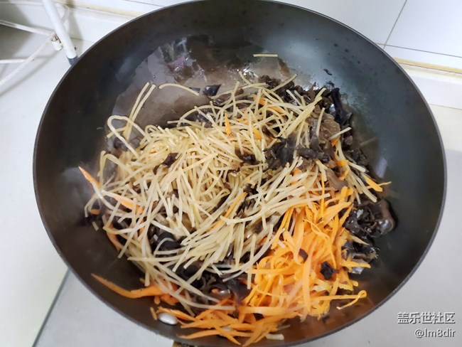 第一次嘗試不一樣的粉絲包，還蠻好吃的。