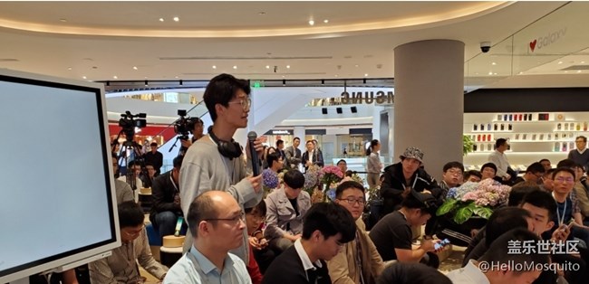 上?？偛靡娒鏁顒踊仡? /></p><p>還有其他星粉問了關(guān)于Galaxy fold的問題，什么時候可以上市呢？</p><p>總裁給出的答案：Galaxy fold是三星的第一款折疊屏，在初期我們送給了一些媒體朋友去做測試，結(jié)果出了一些問題，經(jīng)過我們的多次改良，預(yù)計會在十一月初發(fā)布，發(fā)布會就在上海舉辦，同時會有新款的W系列跟大家見面，并且從此以后的W系列也會采用折疊屏，帶給大家更加尊享的體驗</p><p>總結(jié)一下這個見面會吧，其實我們得到的信息還挺多的，包括很多以后的計劃，還有的星粉說自己買的手機(jī)殼店里沒發(fā)貨，總裁立馬就給了他一個，我們也在總裁的回答中看出了三星的努力和不容易，其實很期待三星接下來的發(fā)展和改進(jìn)，當(dāng)然更期待十一月初的三星新品發(fā)布會咯！</p><p><img class="ueditor_img" src="http://www.samsungmembers.cn//Upload/IMAGES/19/1023/d3e74909cef44ebbbf668f77f164bf76_650x0.jpg" title=