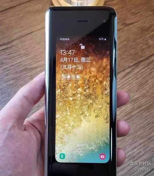 三星折疊屏提前華為一個(gè)星期在國(guó)內(nèi)上市，比MateX便宜兩千