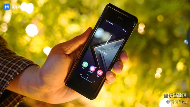 開合之間兩個(gè)世界 Samsung Galaxy Fold美圖賞