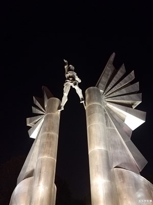 【我的城】+夜間的鯤鵬志廣場