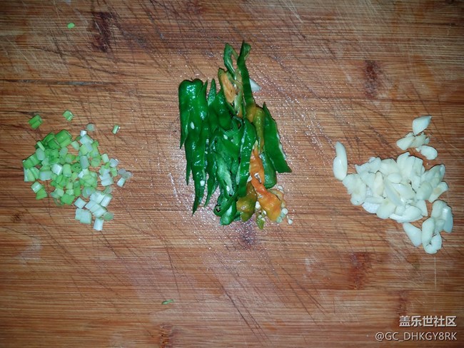 簡(jiǎn)單易做又好吃---炒藕條