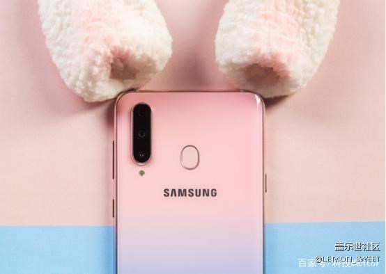 全視屏+大內(nèi)存 三星A8s已成高性價比千元機！