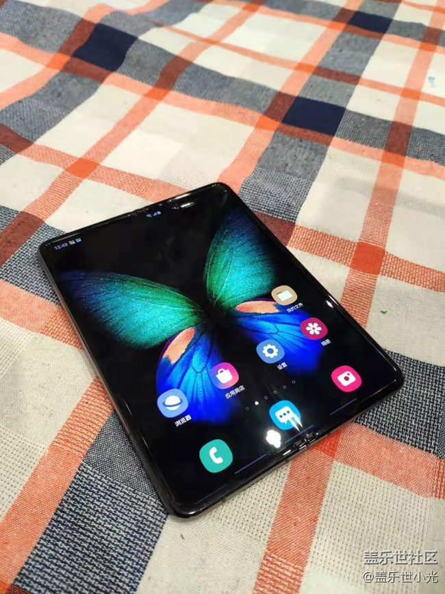 體驗三星Galaxy Fold&DIY冰島抱枕