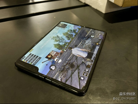 折疊屏手機(jī)爽不爽？上手三星Fold你就明白了