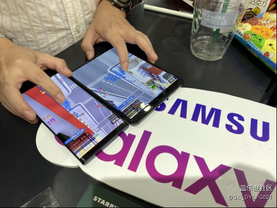 折疊屏手機(jī)爽不爽？上手三星Fold你就明白了