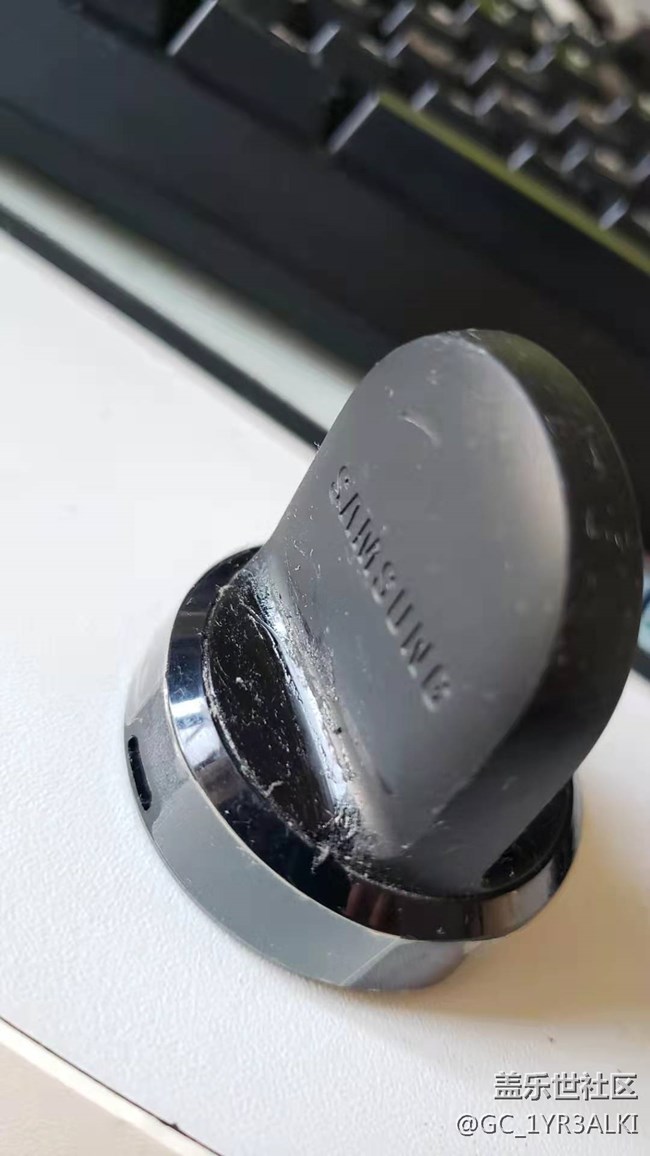 gear手表充電底座漆融化