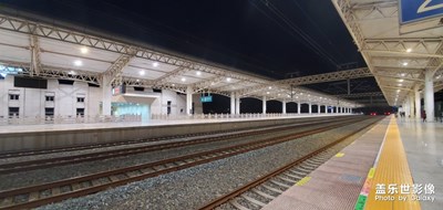 火車站 色彩還是不錯(cuò) 還有車動(dòng)的夜景