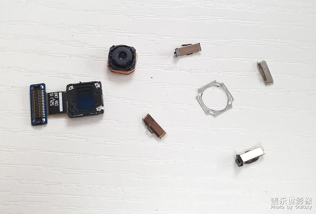 拆了一個攝像頭給大家看看內(nèi)部結(jié)構(gòu)