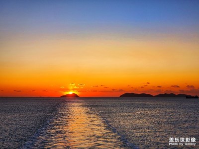 海上日出