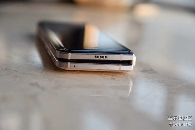 額姐嚶Galaxy W20外觀簡(jiǎn)析：精致大方的超炫逼格手機(jī)