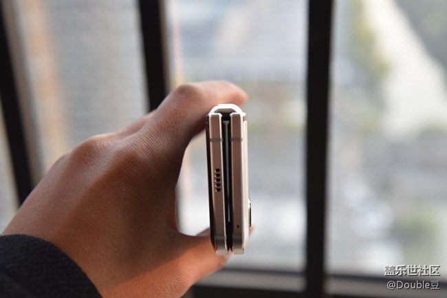 額姐嚶Galaxy W20外觀簡(jiǎn)析：精致大方的超炫逼格手機(jī)