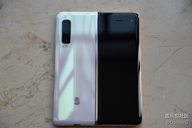 額姐嚶Galaxy W20外觀簡(jiǎn)析：精致大方的超炫逼格手機(jī)