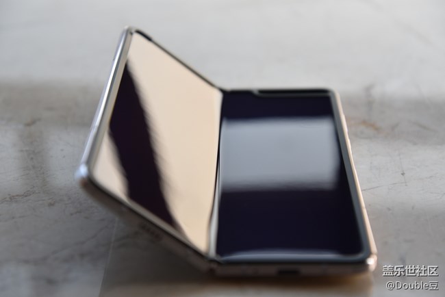 額姐嚶Galaxy W20外觀簡(jiǎn)析：精致大方的超炫逼格手機(jī)