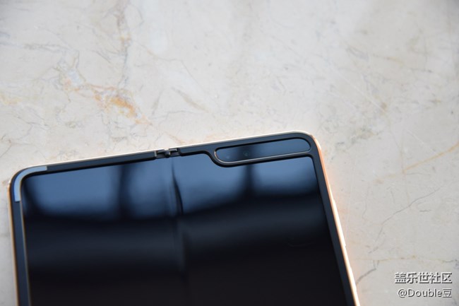 額姐嚶Galaxy W20外觀簡(jiǎn)析：精致大方的超炫逼格手機(jī)