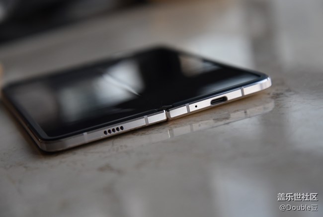 額姐嚶Galaxy W20外觀簡(jiǎn)析：精致大方的超炫逼格手機(jī)