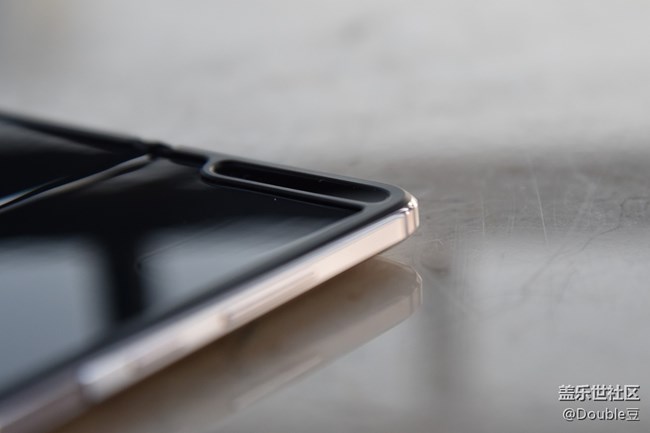 額姐嚶Galaxy W20外觀簡(jiǎn)析：精致大方的超炫逼格手機(jī)