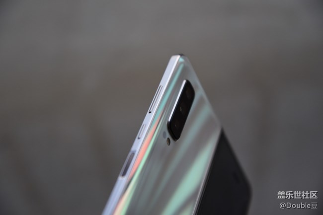 額姐嚶Galaxy W20外觀簡(jiǎn)析：精致大方的超炫逼格手機(jī)