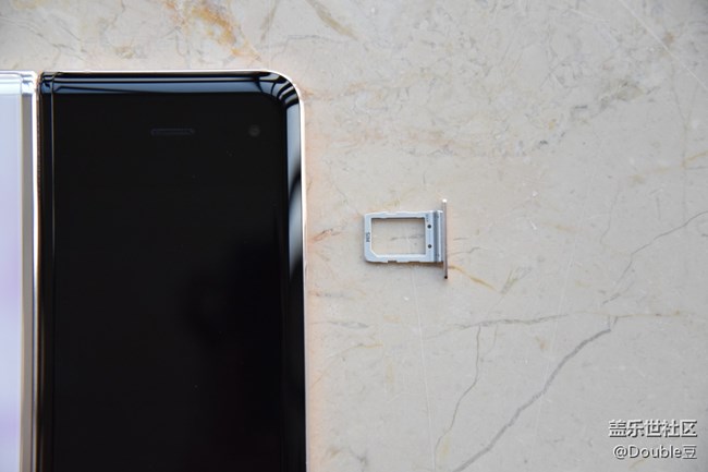 額姐嚶Galaxy W20外觀簡(jiǎn)析：精致大方的超炫逼格手機(jī)