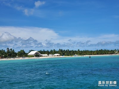 海島陽(yáng)光，沙灘綠海