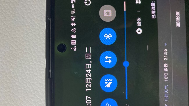 note10plus 前攝挖孔邊緣發(fā)黃