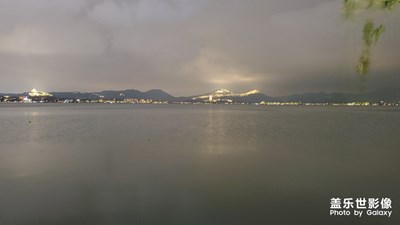 陰雨天的西湖一景