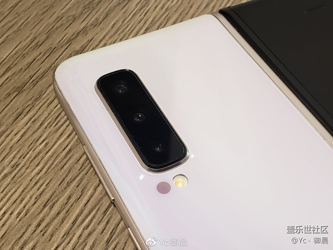 大大大屏幕，有大大大夢想——三星W20折疊屏手機(jī)上手體驗(yàn)