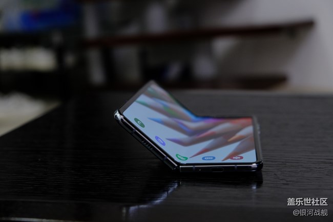 Galaxy Fold-剪影的你輪廓太好看