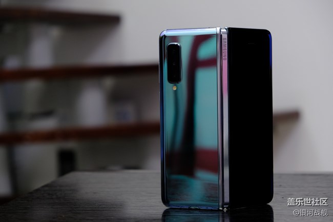 Galaxy Fold-剪影的你輪廓太好看