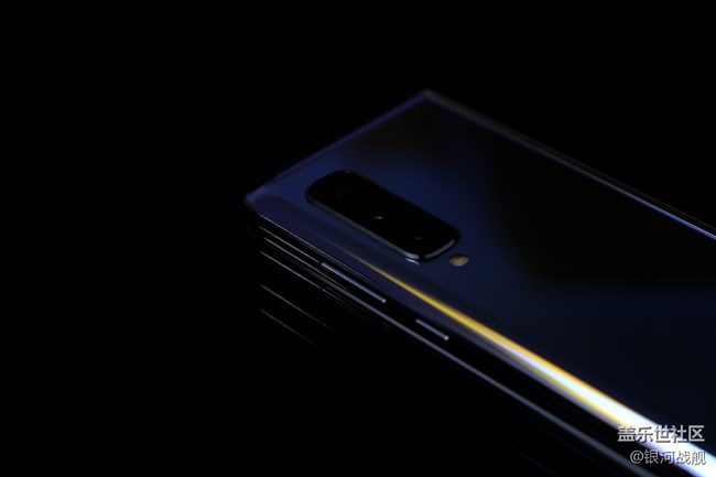 Galaxy Fold-剪影的你輪廓太好看