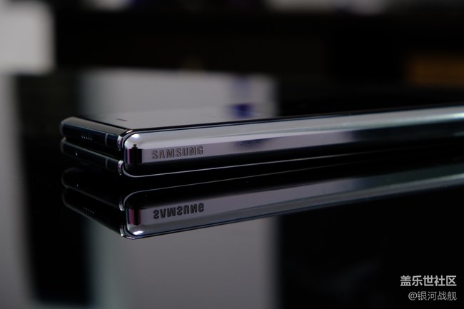 Galaxy Fold-剪影的你輪廓太好看