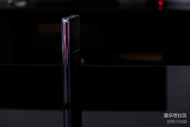 Galaxy Fold-剪影的你輪廓太好看