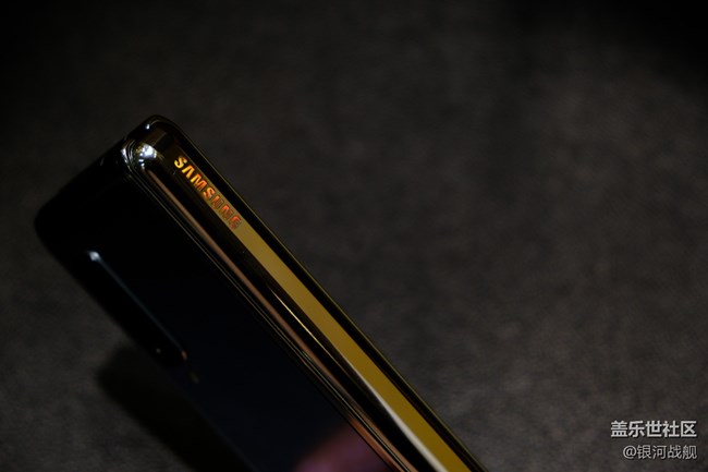 Galaxy Fold-剪影的你輪廓太好看