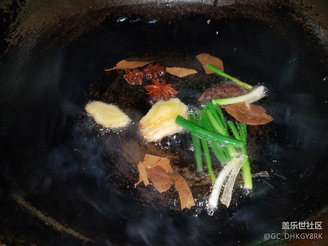 【新年團(tuán)圓飯】+胡蘿卜燒牛肉